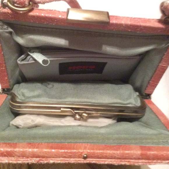 REDUCED!!🌟Hobo Auth Distressed purse w/ kisslock - Picture 3 of 4